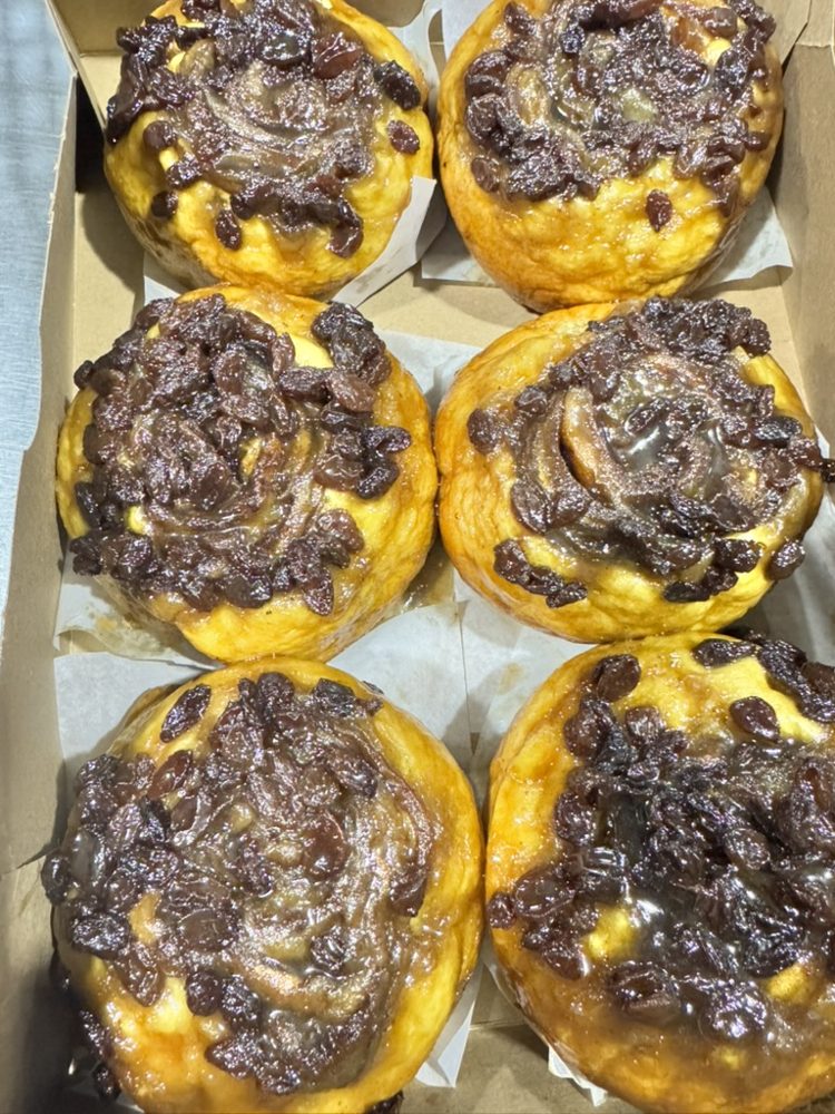 Raisin buns